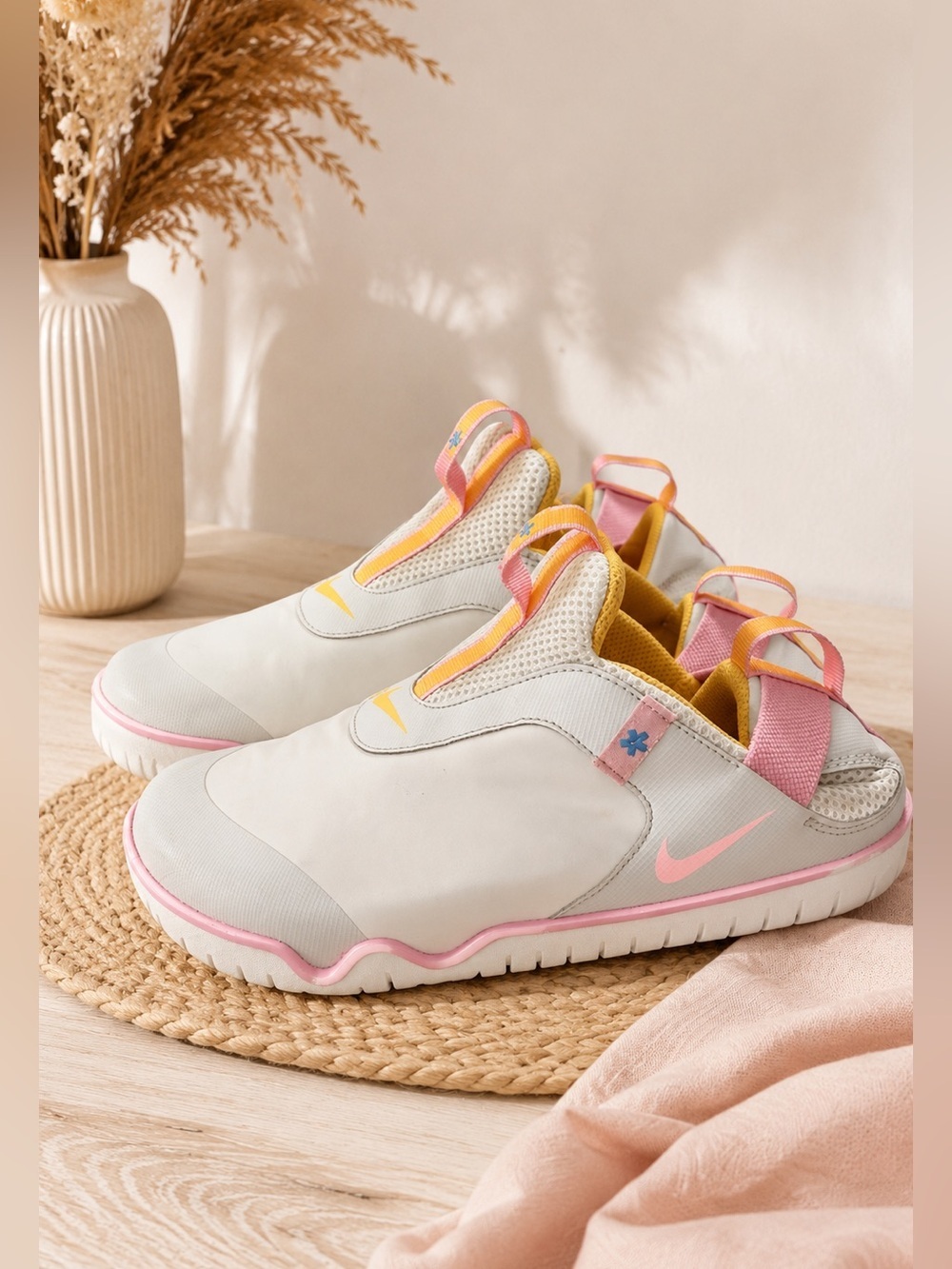 Men or Women Nike Zoom Pulse nursing medical sneakers slip on shoes size 7